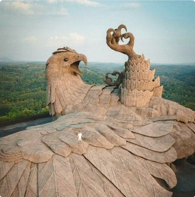 13. Самая большая в мире скульптура птицы, Индия