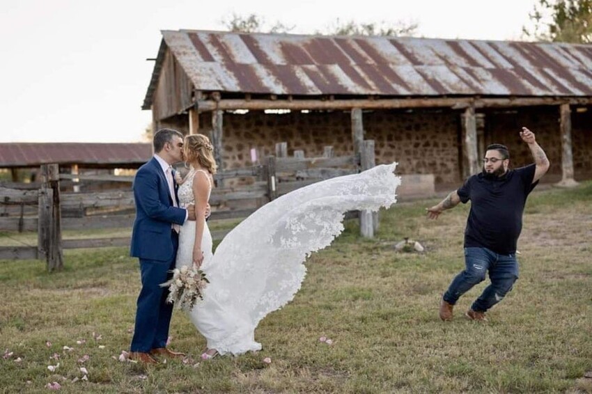 Свадебные фото, на которых были пойманы забавные  моменты