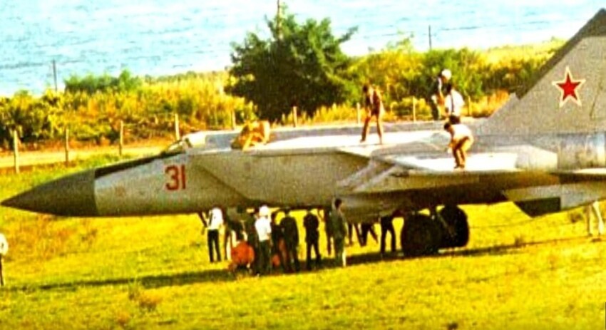 История одного предательства: как побег лётчика Беленко на МиГ-25П помог СССР заработать?
