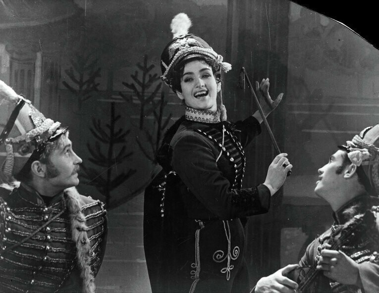 Зинаида Кириенко в роли Анеты в фильме «Сорока-воровка», 1958 год