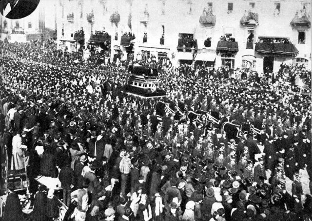 300 тысяч человек вышли на улицы Милана, чтобы проводить в последний путь Джузеппе Верди, 1901 год