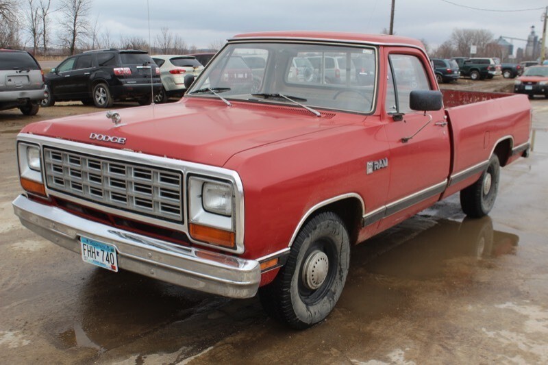 Dodge 1983 года