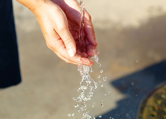 Уровень воды в американском штате Калифорния критически низок. И это - на фоне сильнейшей за последние годы засухи в стране. Жители уже вынуждены ограничить потребление воды