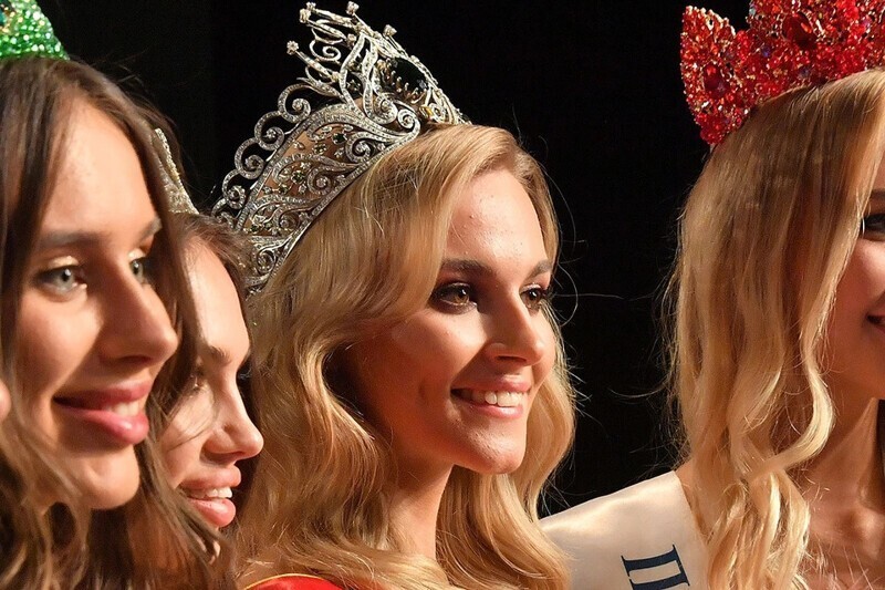 Корону конкурса "Краса России-2022" завоевала ослепительная блондинка