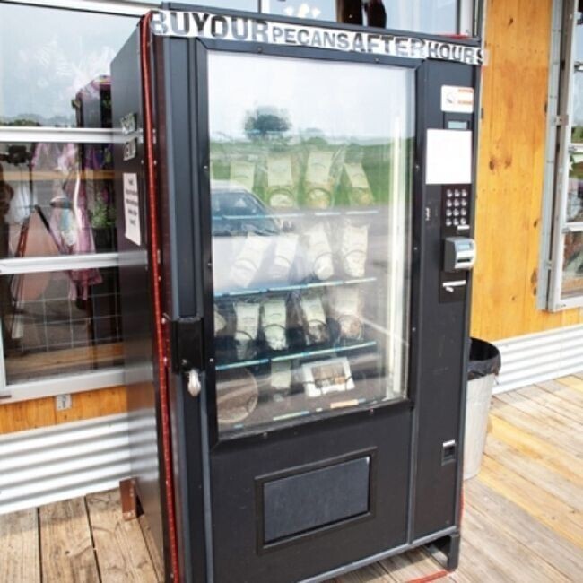 В Техасе автомат предлагает купить орехи пекан и ореховые пироги