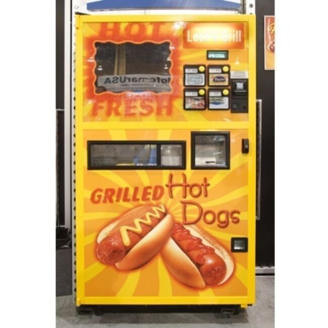 Автомат по продаже горячих хот-догов. Ну очень умелая машина!