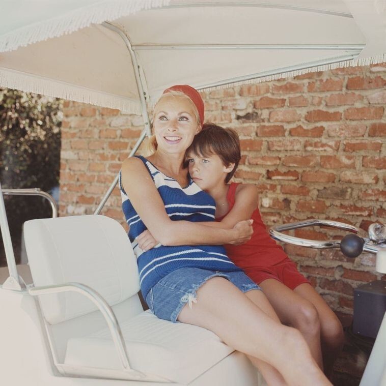 4. Джейми Ли Кертис со своей матерью, актрисой Джанет Ли, 1967 год