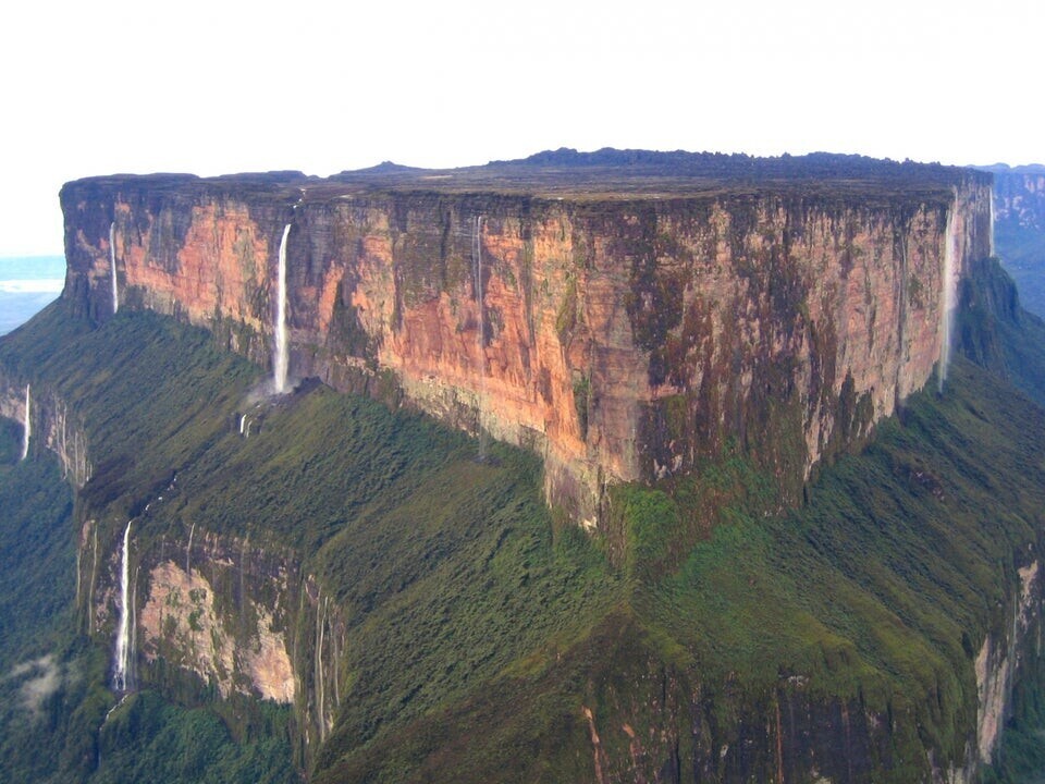 Гора Рорайма, Южная Америка, одно из самых захватывающих и старейших географических образований в мире