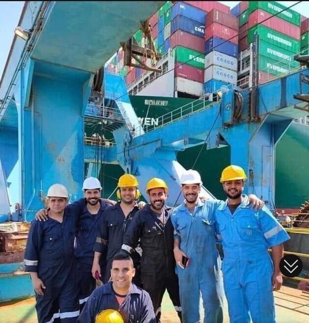 Египетский персонал, разблокировавший судно Ever Given в Суэцком канале