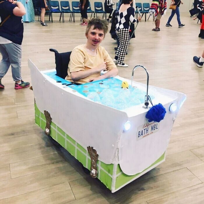 11. "Впервые прокатился на своем Bathmobile"