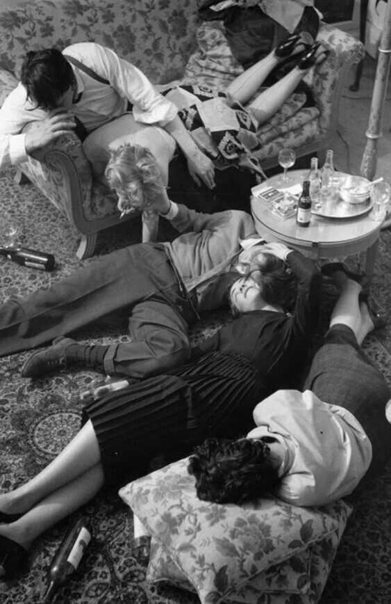 После бурной вечеринки. 1954 год