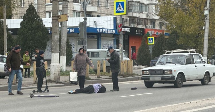 Самокатчик безоглядно рванул вперёд: в Волгограде пожилой водитель на  «Жигулях» сбил школьника