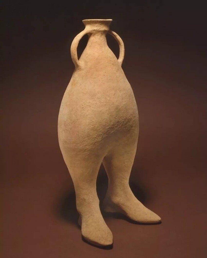15. 3000-летняя иранская ваза, которая стоит на своих двоих