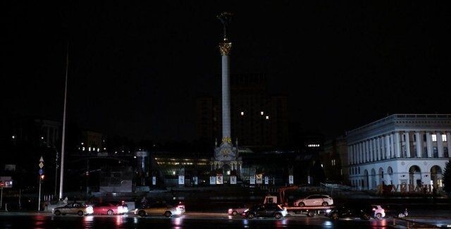 Тьма египетская в Киеве. Темная ночь, лишь гранаты летят по дворам…