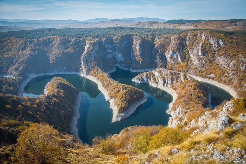 Каньон реки Увац — замечательная природная достопримечательность Сербии, о ко...
