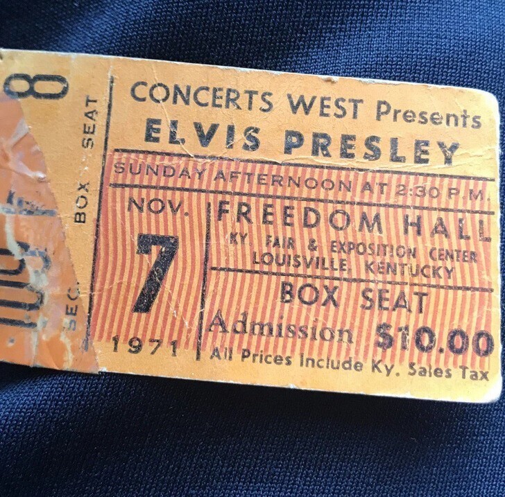 "Купила куртку в комиссионке и нашла в ней билет на концерт Элвиса Пресли на 7 ноября 1971 года"