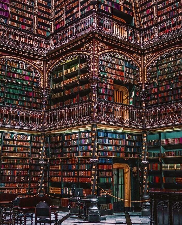 8. Королевский португальский читальный зал, Рио-де-Жанейро, Бразилия. Его открыли для посетителей в 1883 году
