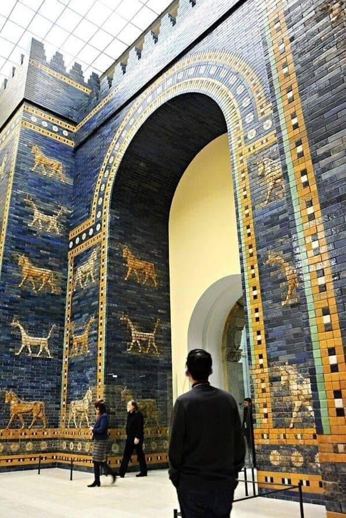 31. Ворота Иштар, построенные вавилонским царем Навуходоносором II в Месопотамии в 575 году до нашей эры