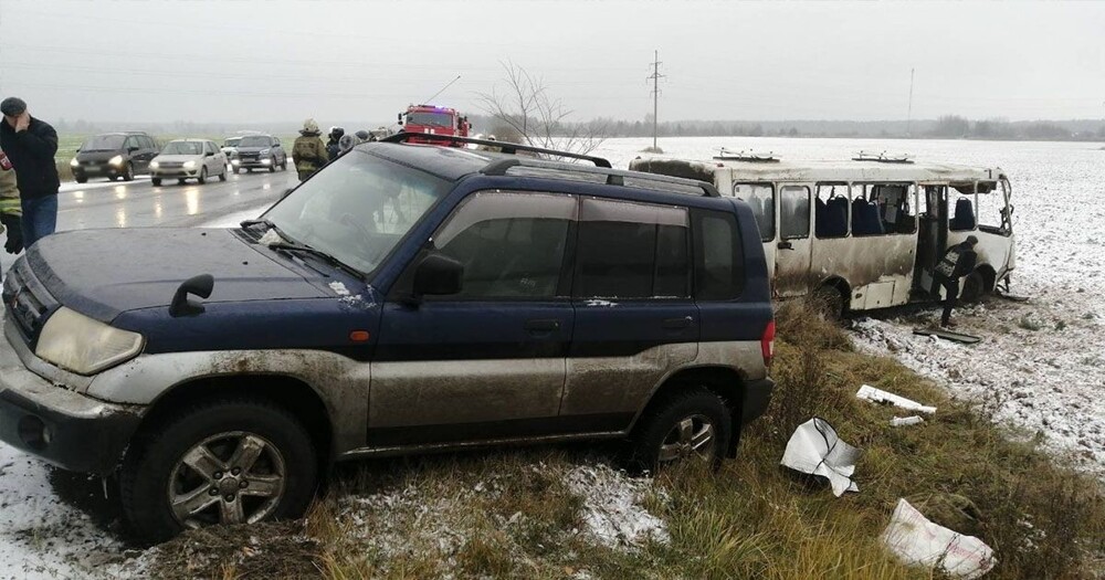 водитель рейсового автобуса не справился с управлением и нанес повреждения задача