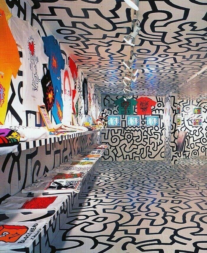 24. Keith Haring Pop Shop — Дизайн магазина — Нью-Йорк, 1989 г.