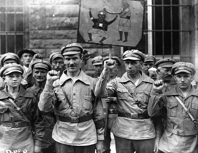 Немецкие антифашистские боевики Ротфронта (Roter Frontkämpferbund - Союз бойцов Красного фронта), Берлин, около 1927 года