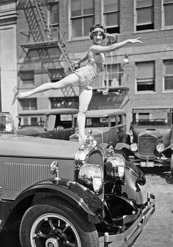  Автомобиль Marmon с танцовщицей на радиаторе, Южная Калифорния, 1926 год