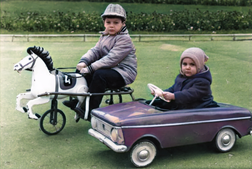Соцсоревнование и автопробеги на детских педальных автомобилях