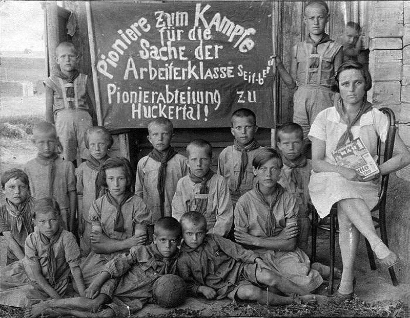 Пионеры АССР НП (Автономной Советской Социалистической Республики Немцев Поволжья). 1933 год