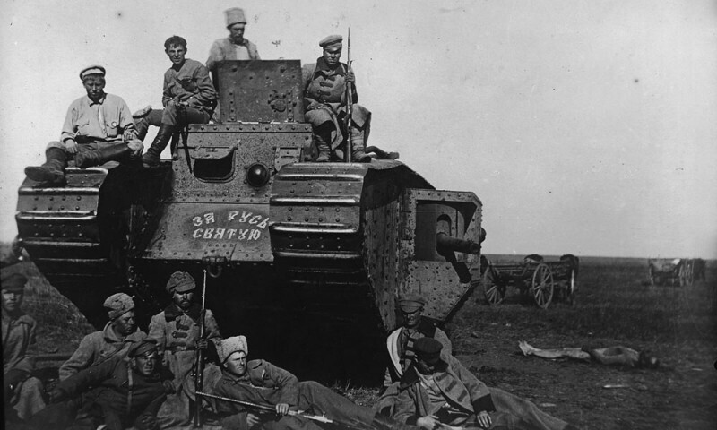 Английский танк Mark захваченный войнами 51-й стрелковой дивизии под Каховкой 14 октября 1920 года