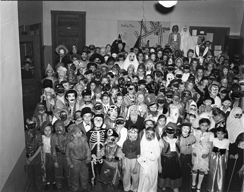 Вот такой вот Хэллоуин в школе. 1939 год