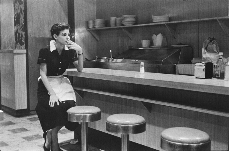 Официантка на перерыве. 1955 год, Нью-Йорк