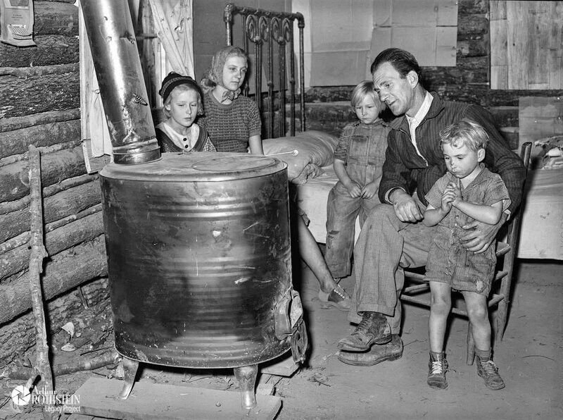 Семья издольщиков во временном лагере, штат Миссури, США, 1939 год