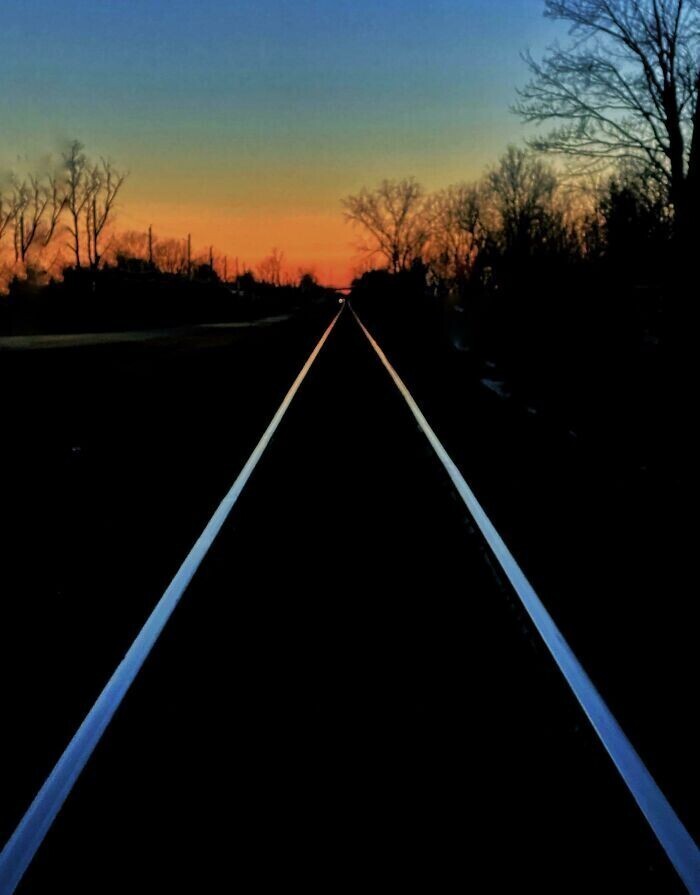 Железная дорога на закате