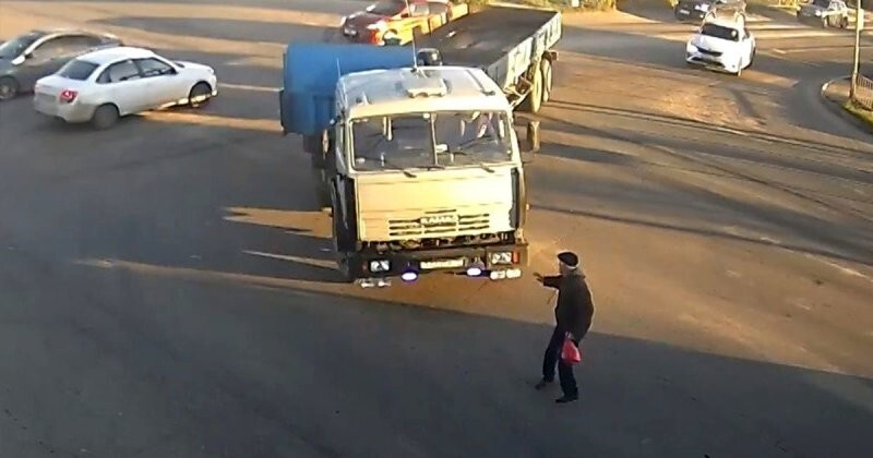 Слепой на «КамАЗе» — не к добру: наезд на пешехода в Волгограде