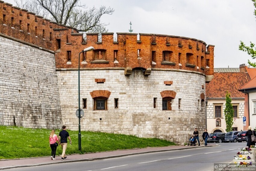 Заставлял ли Суворов французов прогуляться через канализацию Краковского замка?
