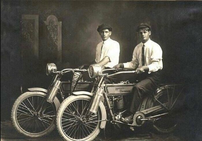 16. Уильям Харли и Артур Дэвидсон, основатели Harley-Davidson, 1914 год