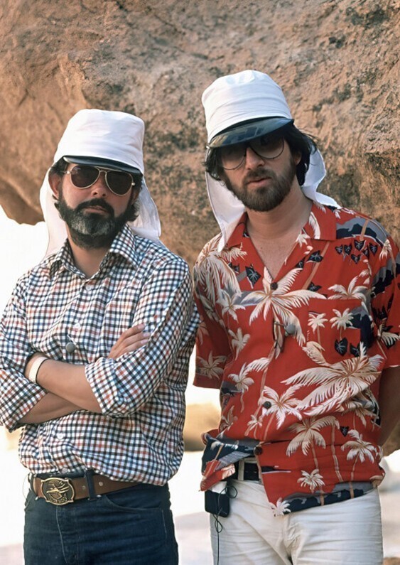 Джордж Лукас и Стивен Спилберг во время съемок фильма «В поисках утраченного ковчега». 1981 год