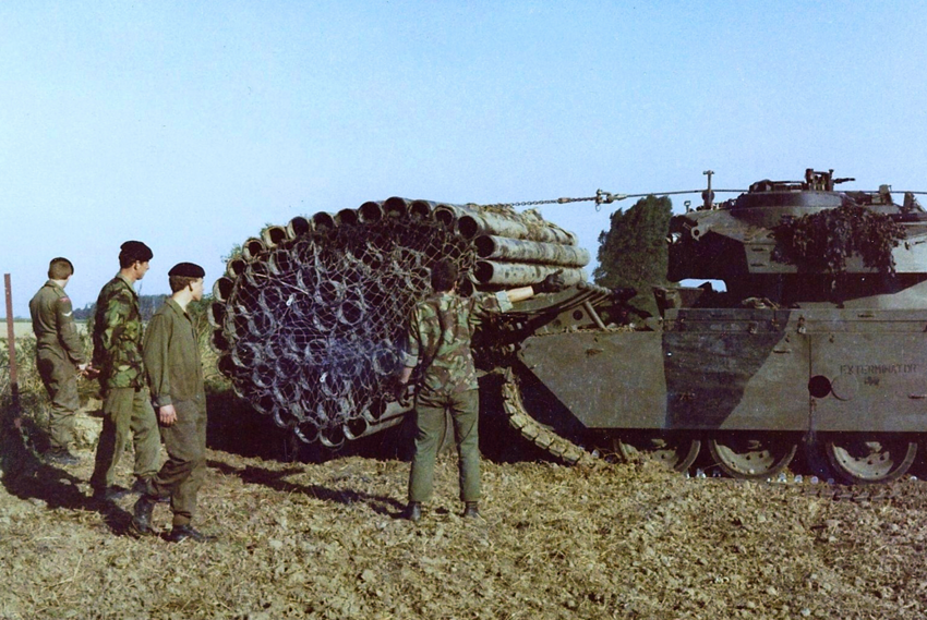 Зачем на танки наваливали огромные вязанки с ветками