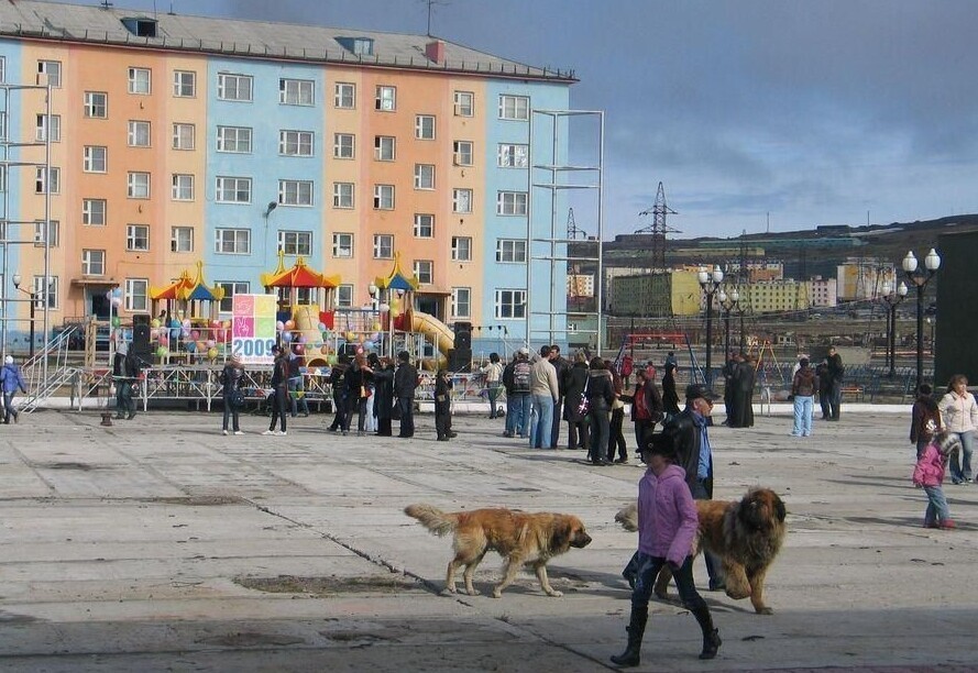 Время в певеке сейчас. Чукотка город Певек. Певек город люди. Певек город население. Г Певек Чукотский автономный округ температура.