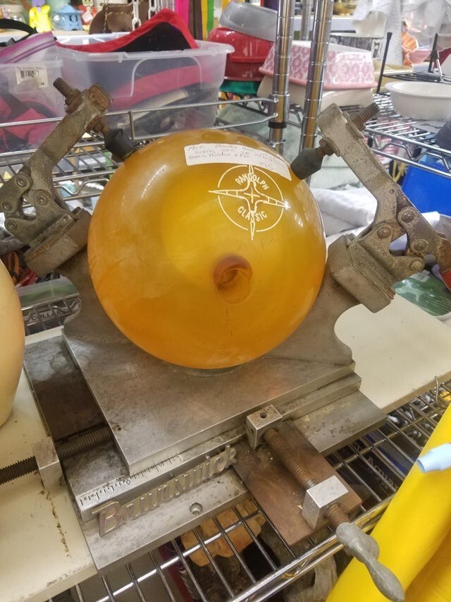 Изготовитель шаров для боулинга