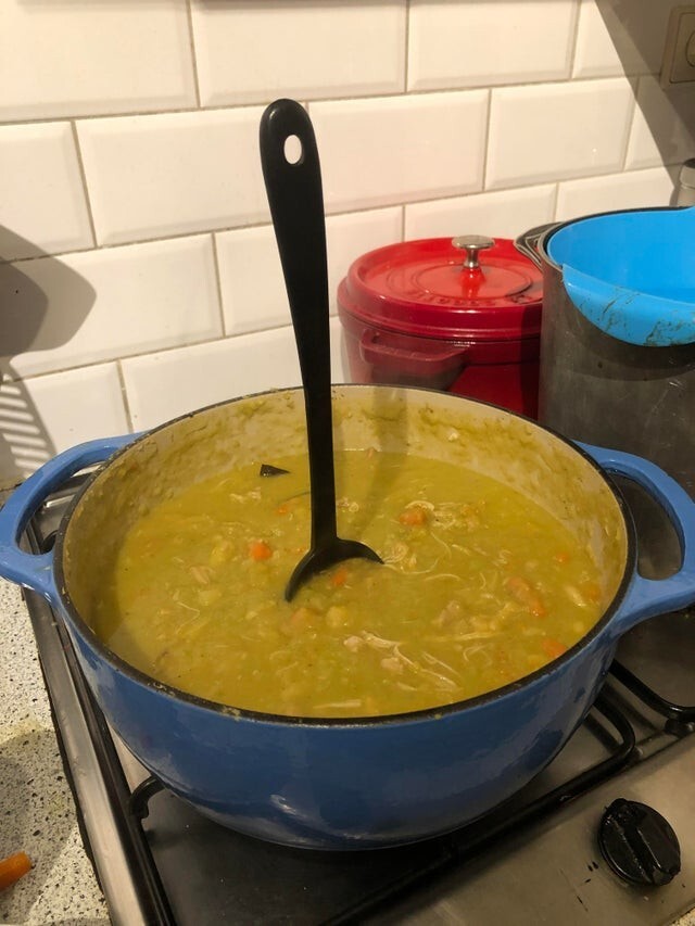 Истинные нидерландцы готовят такие супы, чтобы в них стояла ложка