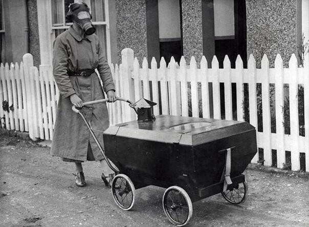 Вынужденная защита: распространенная в Лондоне во время Второй мировой модель детской коляски