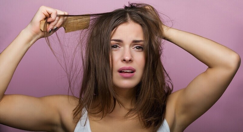 Очень сильно выпадают волосы: причины, что делать
