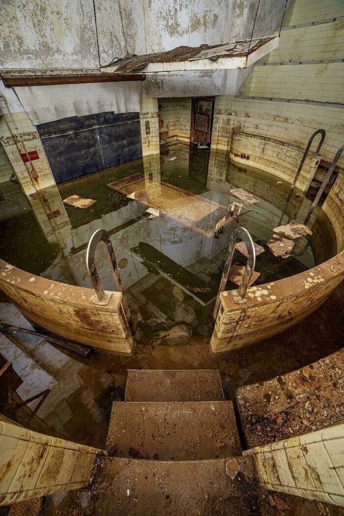 14. Затопленный анатомический театр в подвале благотворительной больницы