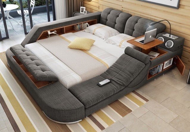 Кровать абсолютно со всеми удобствами 