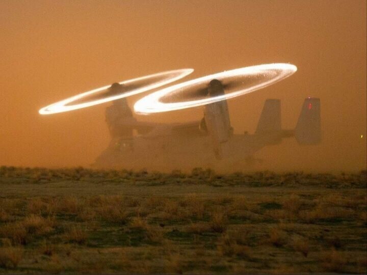 Эффект Коппа-Этчеллса - это яркое кольцо или диск, которые иногда образуются винтокрылыми самолетами при работе в условиях пустыни