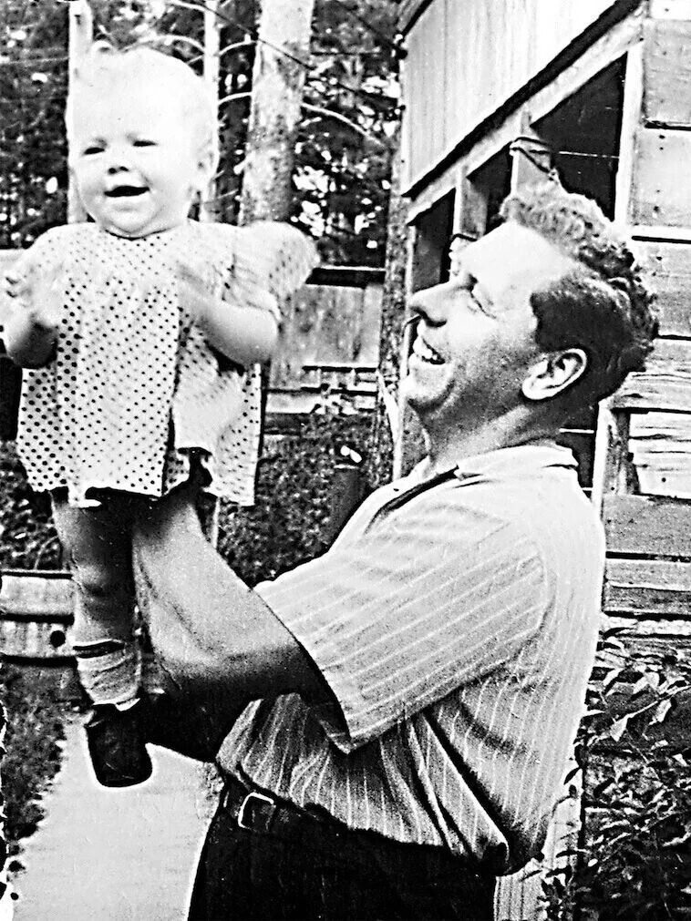 Анатолий Папанов с дочерью Еленой, 1950-е годы