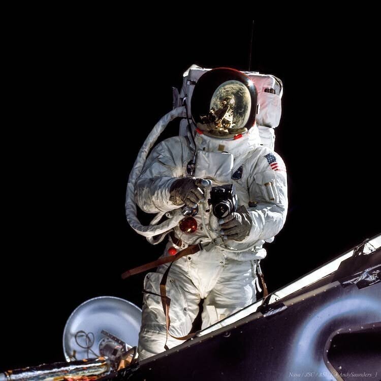 Уникальные цветные фото к 50-летию миссии "Аполлон"
