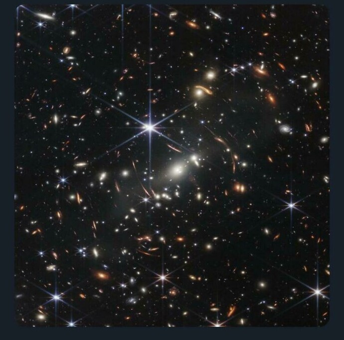 Все светящиеся точки на этом фото, из которых не исходят лучи, - это галактики. Наша Вселенная велика