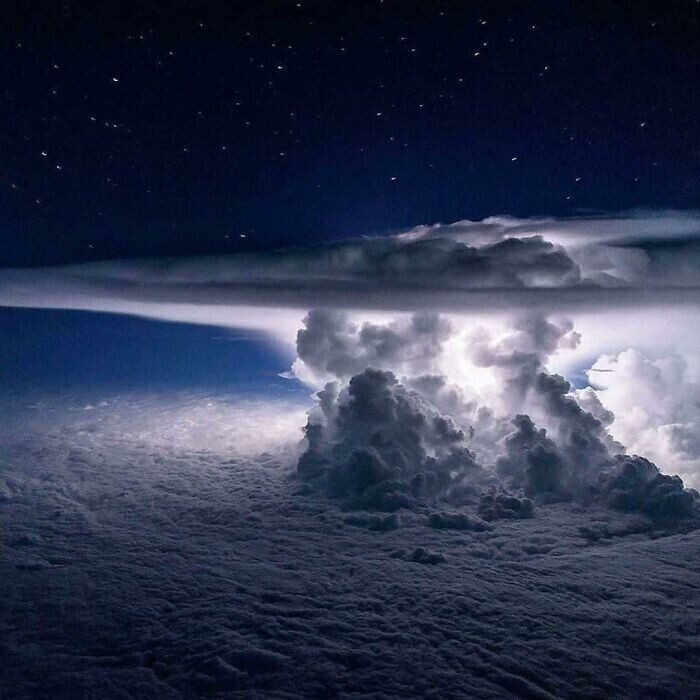 Грозовое облако на высоте 12 000 метров над Панамой